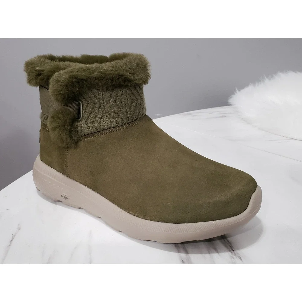 NEW SIZE 6 WIDE Skechers ON-THE-GO CITY 2 Cozy Vibe Olive BOOTS BOOTIES 144445W